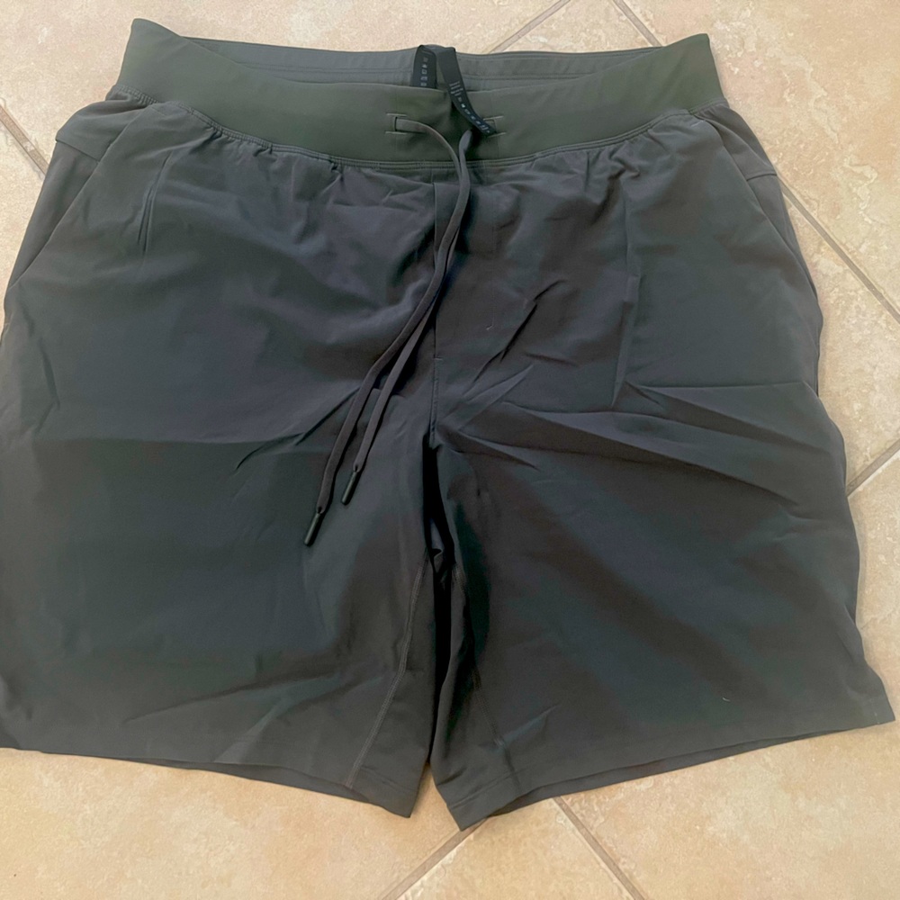 Lululemon THE Shorts Size XL 9” Lined EUC